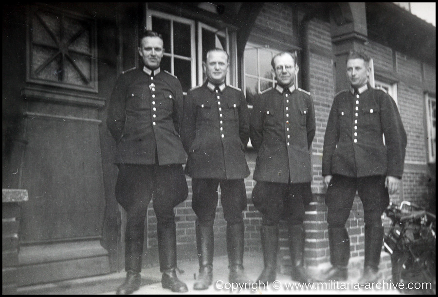 Polizei Bataillon 106, Kiel 1939.  Eugen Ohliger on the right. 