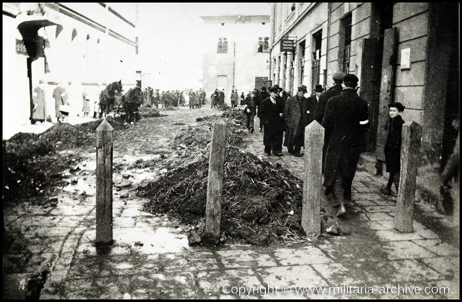 Polizei Bataillon 106, 9.Komp, Krakau, Poland 1940. Im Juden Viertel.