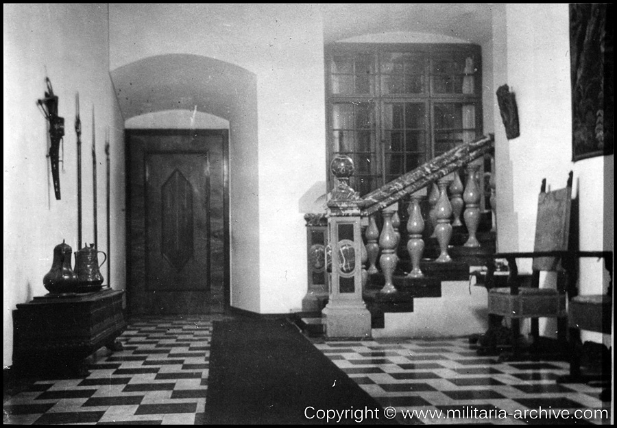 Polizei Bataillon 106, 9.Komp, Krakau, Poland 1940. Wawel Castle interior.