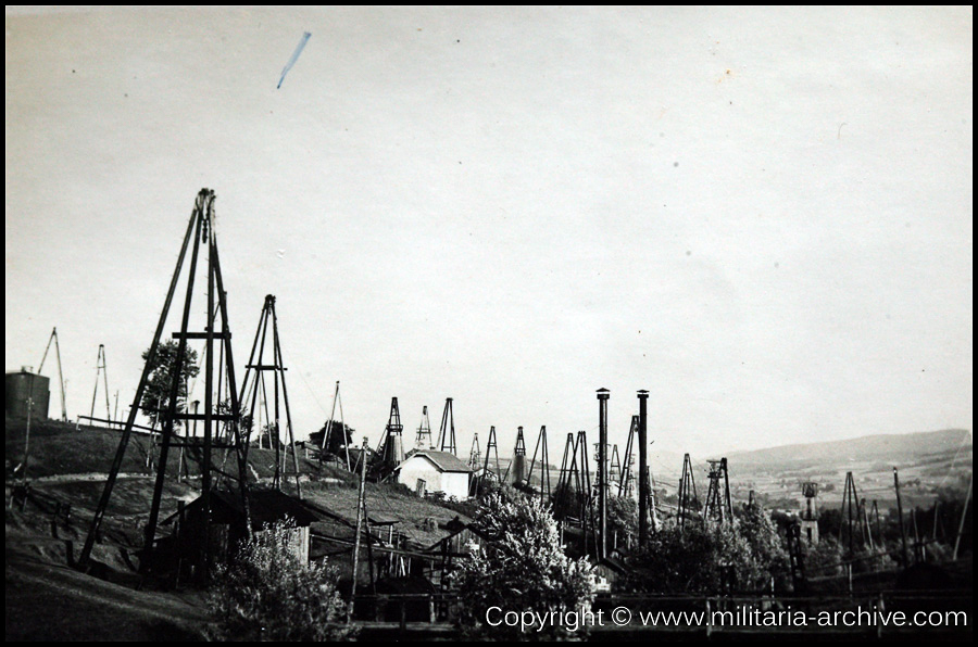 Polizei Bataillon 106, 9.Komp, Gorlice, Poland 1940. Bohrtürme Mit Pumpen. Gorlice oilfields.