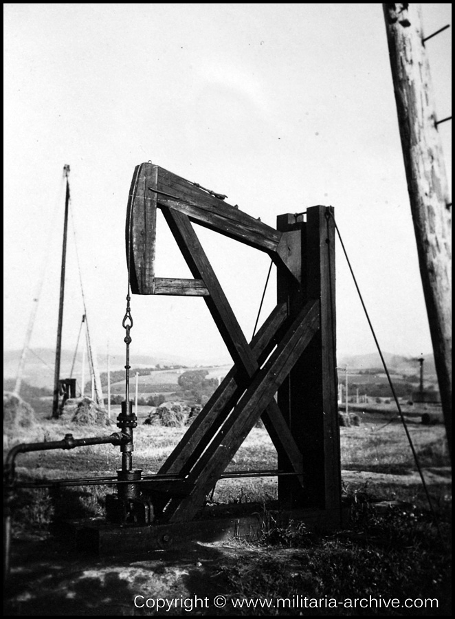 Polizei Bataillon 106, 9.Komp, Gorlice, Poland 1940. Bohrtürme Mit Pumpen. Gorlice oilfields.