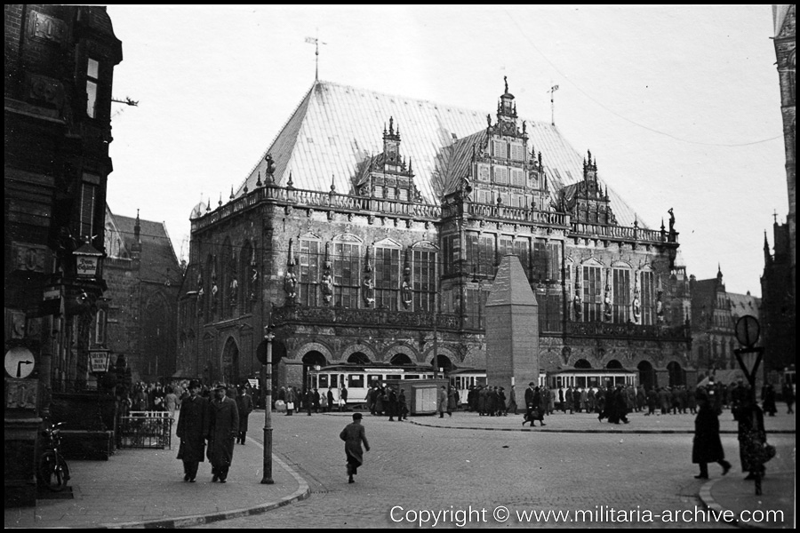 Polizei Bataillon 106, 9.Komp, Bremen, Germany 1940. Rathaus von Bremen.