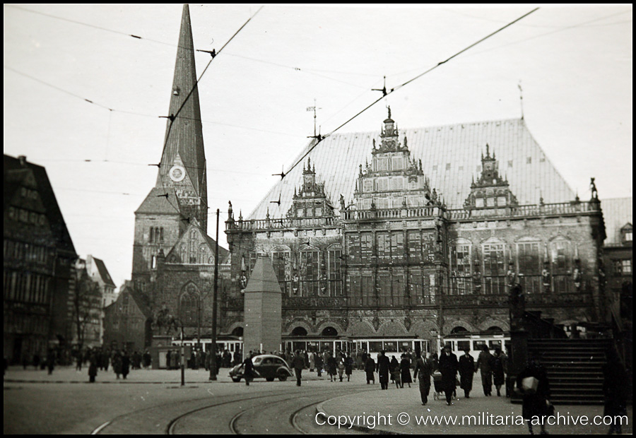 Polizei Bataillon 106, 9.Komp, Bremen, Germany 1940. Rathaus von Bremen.