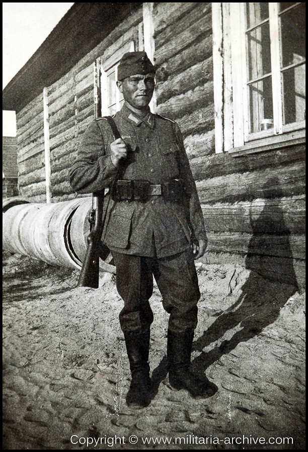 Generalgouvernement Sonderdienst - Distrikt Warschau - Garwolin, Poland 1939 - 1941. Possibly an Eastern Volunteer camp guard due to Weimar Reichsadler buckle.