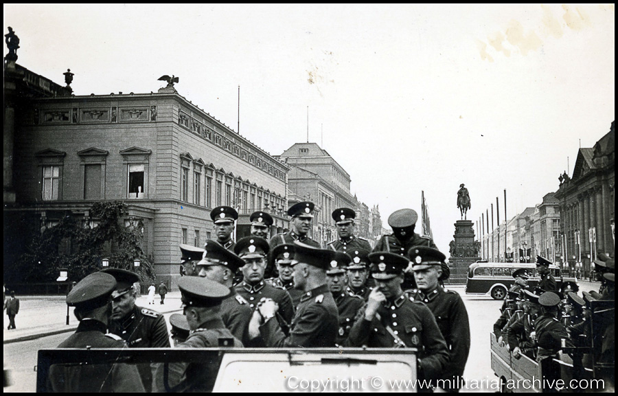 Kraftfahr- und Verkehrsschule der Gendarmerie / Gendarmerie-Schule (mot) Suhl. 1936-1938. Berlin 1936, 'Furch fahrt durch Berlin.'