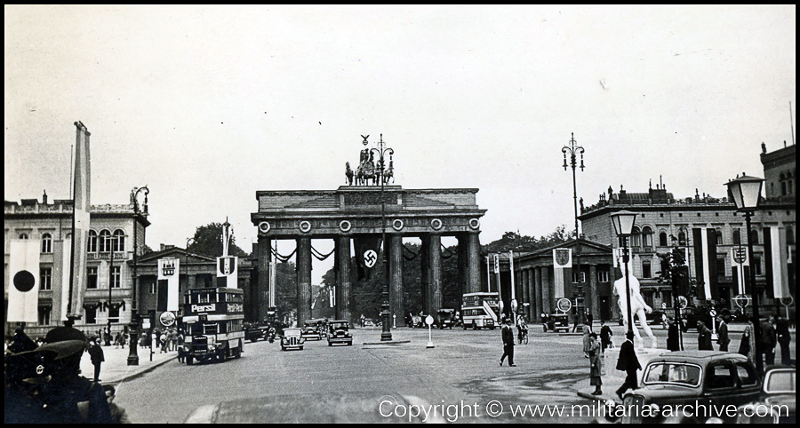 Kraftfahr- und Verkehrsschule der Gendarmerie / Gendarmerie-Schule (mot) Suhl. 1936-1938. Berlin 1936, 'Brandenburger Tor.'