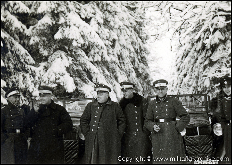 Kraftfahr- und Verkehrsschule der Gendarmerie / Gendarmerie-Schule (mot) Suhl. 1936-1938. 'Frühstückpause während der Fahrten.'