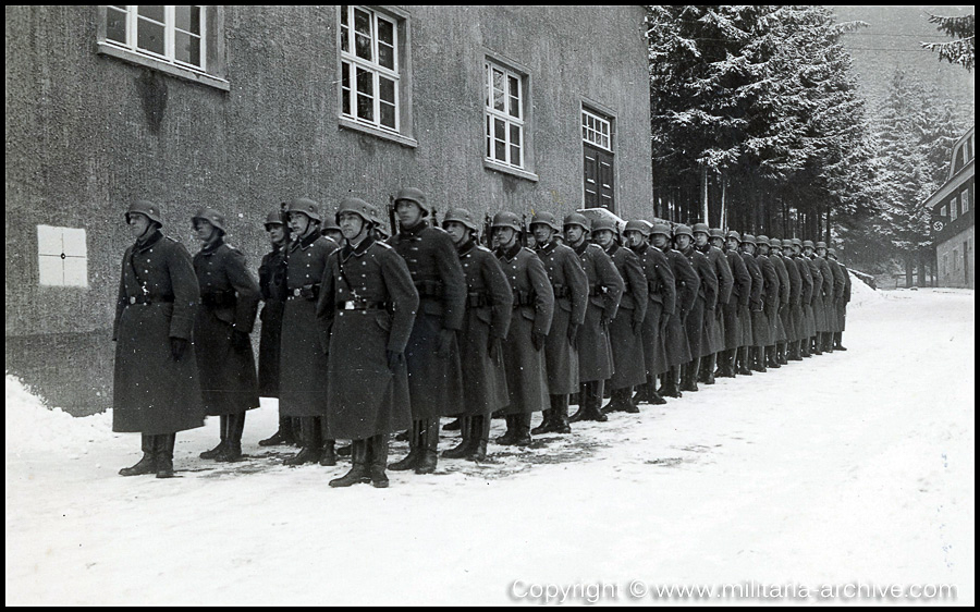 Kraftfahr- und Verkehrsschule der Gendarmerie / Gendarmerie-Schule (mot) Suhl. 1936-1938. 'Ehren formation.'