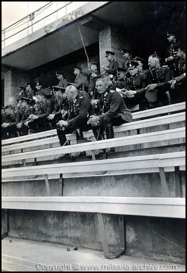 Kraftfahr- und Verkehrsschule der Gendarmerie / Gendarmerie-Schule (mot) Suhl. 1936-1938. Berlin 1936 'Ruhepause'.