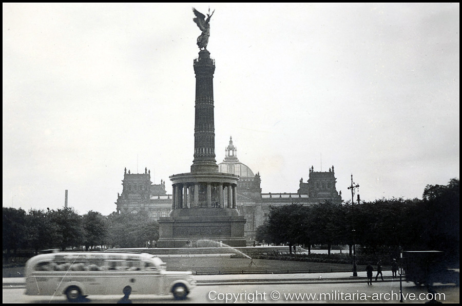 Kraftfahr- und Verkehrsschule der Gendarmerie / Gendarmerie-Schule (mot) Suhl. 1936-1938. Berlin 1936 (Reichstag in background) 'Siegessäule'.