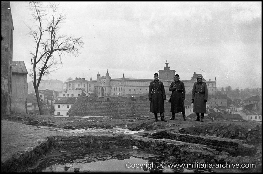 NSKK Kurier Kompanie 1939 -1940. Guard patrol at Plac Po Farze overlooking Lublin Castle.