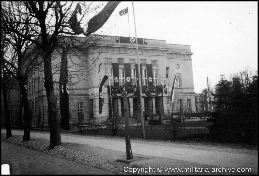 Polizei Bataillon 310, 1.Komp 1941 - 1942 '11.5.1941 Tomaszow Rathaus __ __ Reichsleiter __ Frank Generalgouvernement __'