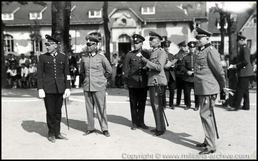 Polizeischule der Prov. Pommern zu Treptow-Rega. 2nd from Right Polizei General Karl Strecker Kommandeur der Landespolizei-Inspektion Nord (Stettin) 11.11.1933 - 14.06.1935