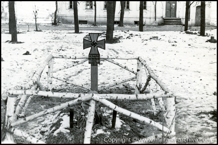 Pol.Rgt. 2 “Rußland Mitte” Nachname:Wall
Vorname:Franz
Dienstgrad:Gefreiter
Geburtsdatum:14.09.1919
Geburtsort:Günzburg
Todes-/Vermisstendatum:15.07.1941
Todes-/Vermisstenort: B.Orscha
(Belarus)