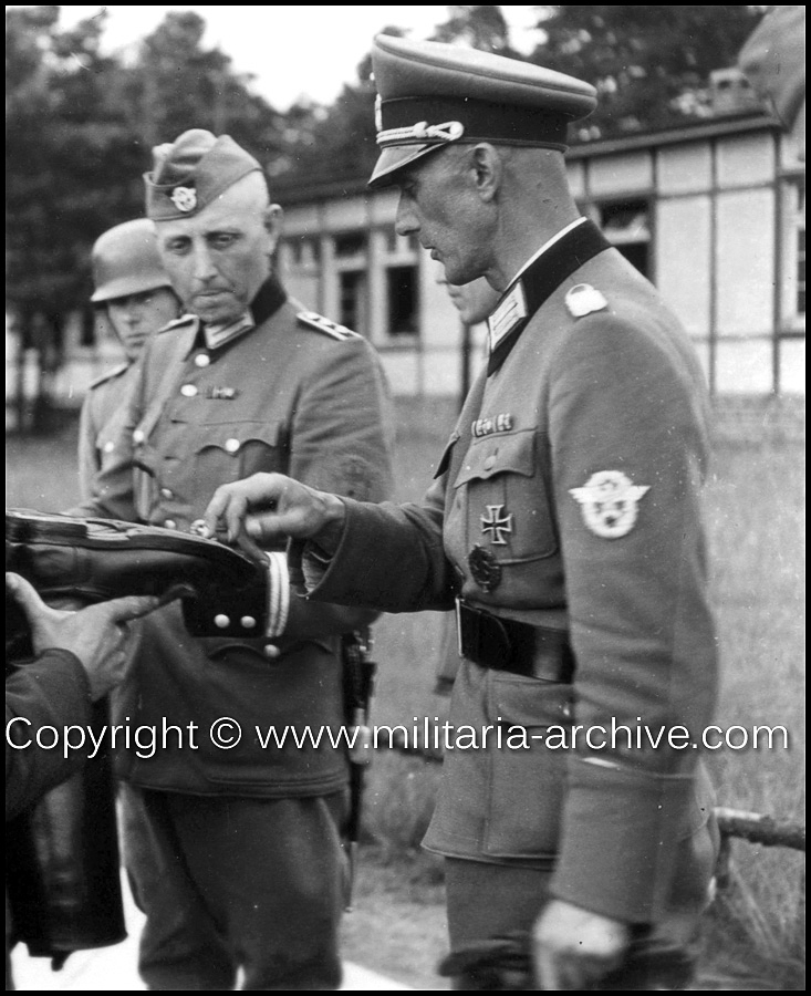 Polizei Bataillon 301 - 'Senne 1940' - Bataillonskommandeur war Oberstleutnant Erich Klein (Centre)