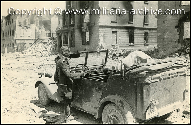 Teilkommando of Einsatzgruppe D. Sevastopol 1941. Believed SS-Hstuf. Rolf Maurer. POL-71496