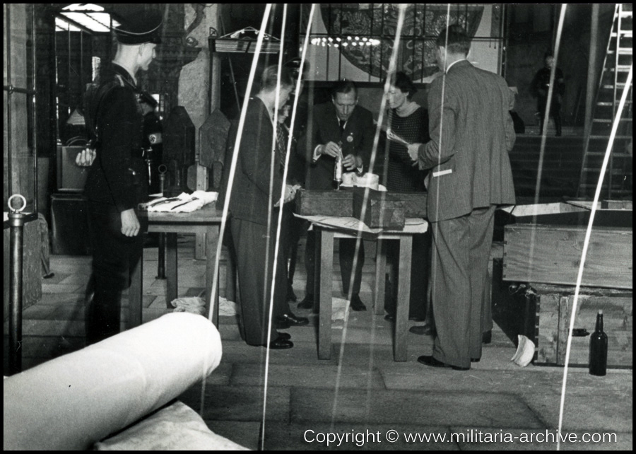 Kripo men at Katharinenkirche Nürnberg in 1938 as the items which had been removed from Vienna (Die Kleinodien des Heiligen Römischen Reiches - Die Reichskrone, die Heilige Lanze und das Reichsschwert..) were being setup.