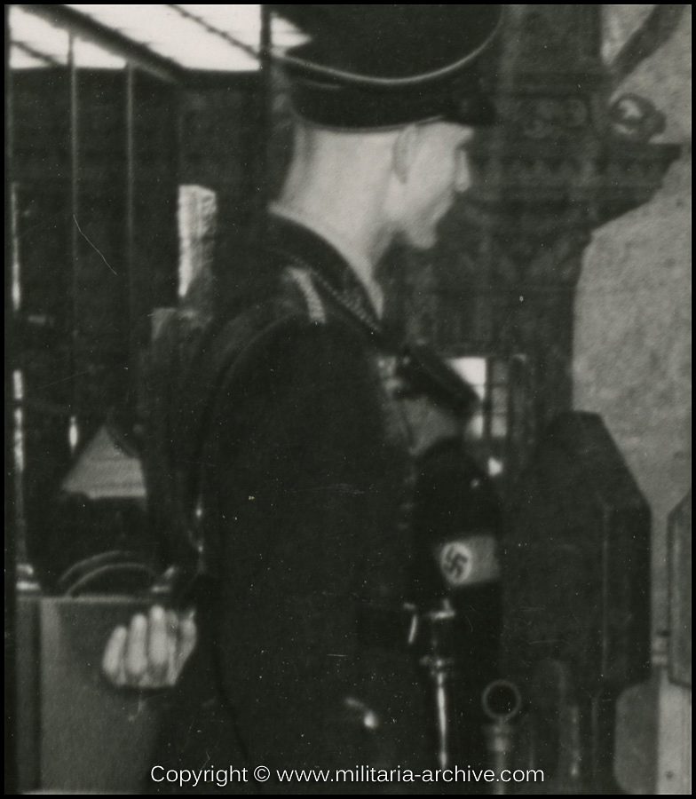 Kripo men at Katharinenkirche Nürnberg in 1938 as the items which had been removed from Vienna (Die Kleinodien des Heiligen Römischen Reiches - Die Reichskrone, die Heilige Lanze und das Reichsschwert..) were being setup.