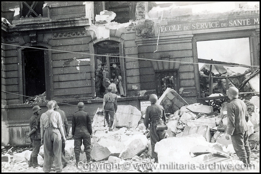 Aftermath of the Bombing of Lyon, Friday, May 26, 1944. The building 14, avenue Berthelot is from May 1943 the headquarters of an Einsatzkommando of the Sipo German SD (police and service of German security in Lyon): section IV of the Gestapo, led by Klaus Barbie. 